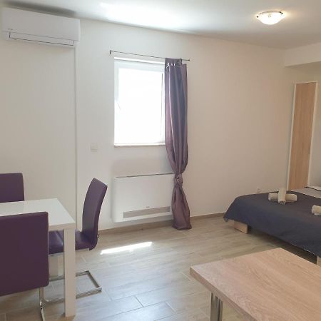 Apartments Valeria Divšići Bagian luar foto