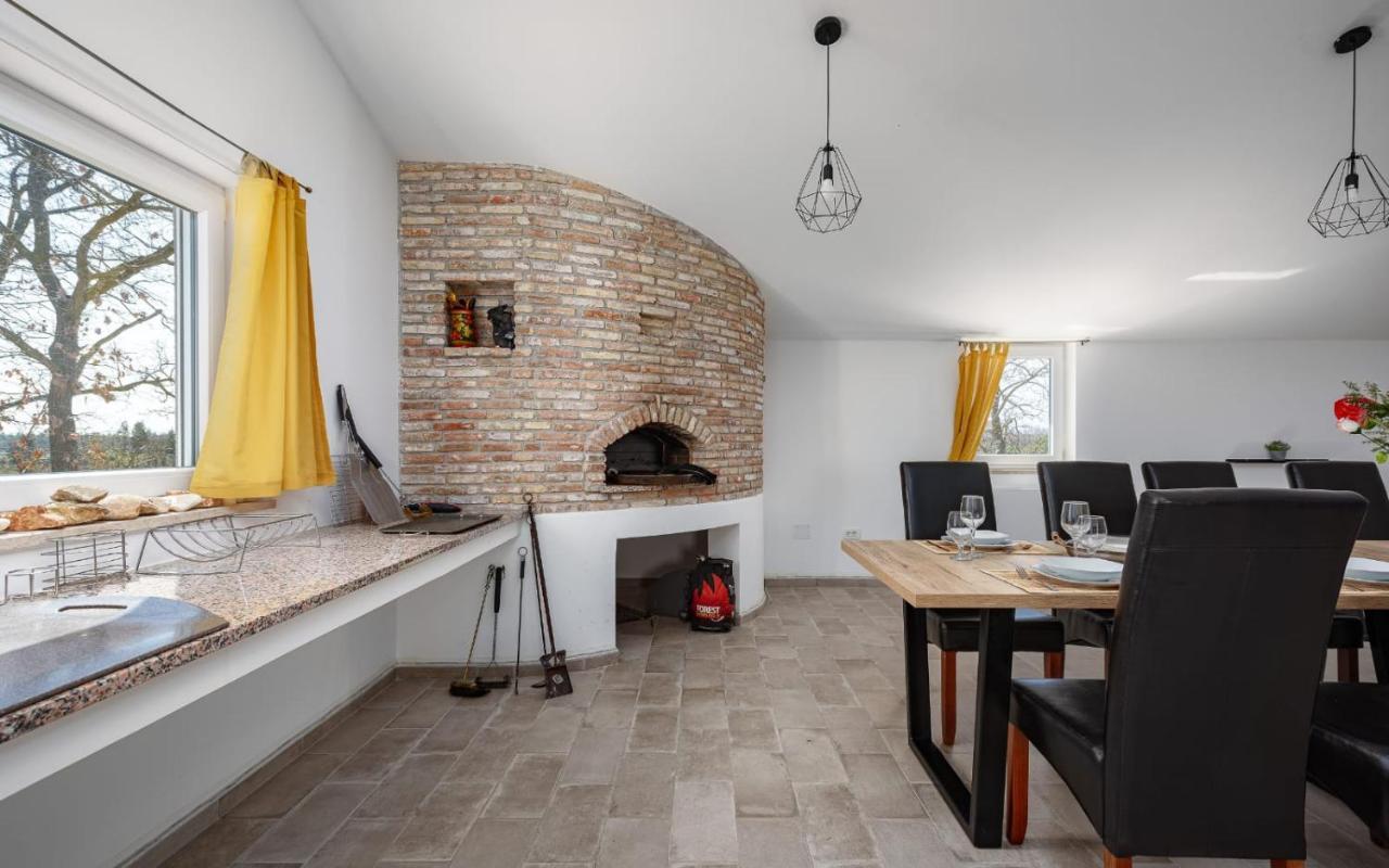 Apartments Valeria Divšići Bagian luar foto