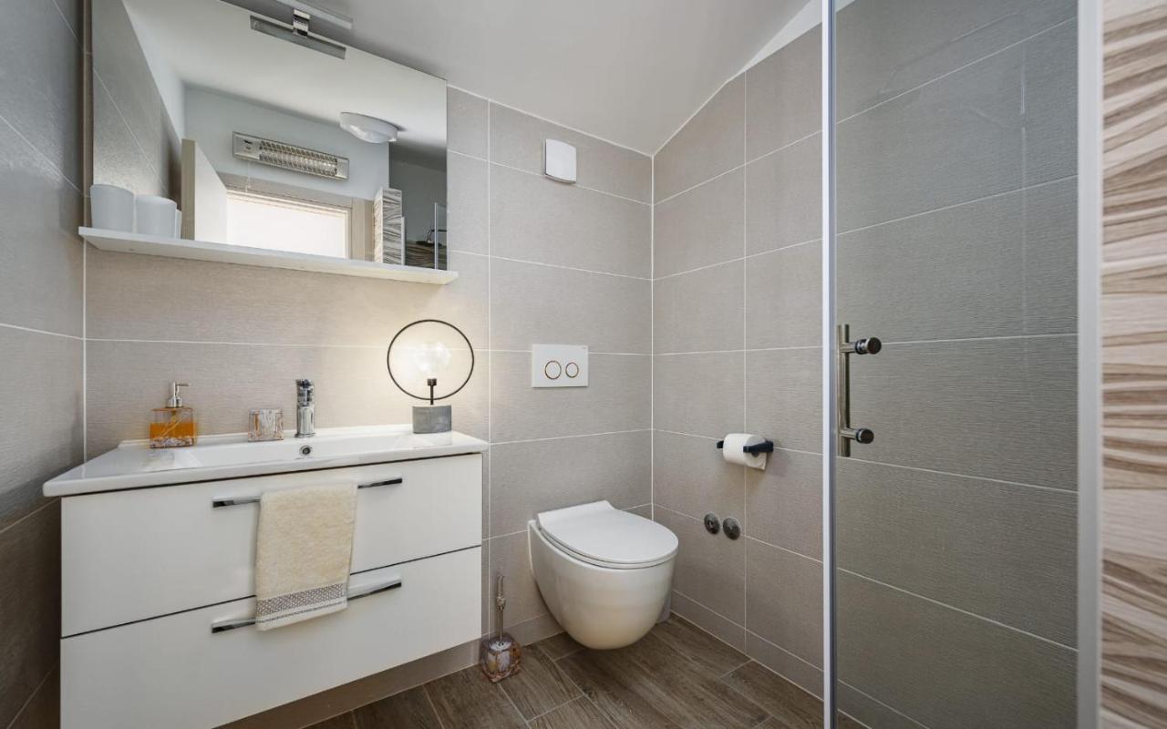 Apartments Valeria Divšići Bagian luar foto