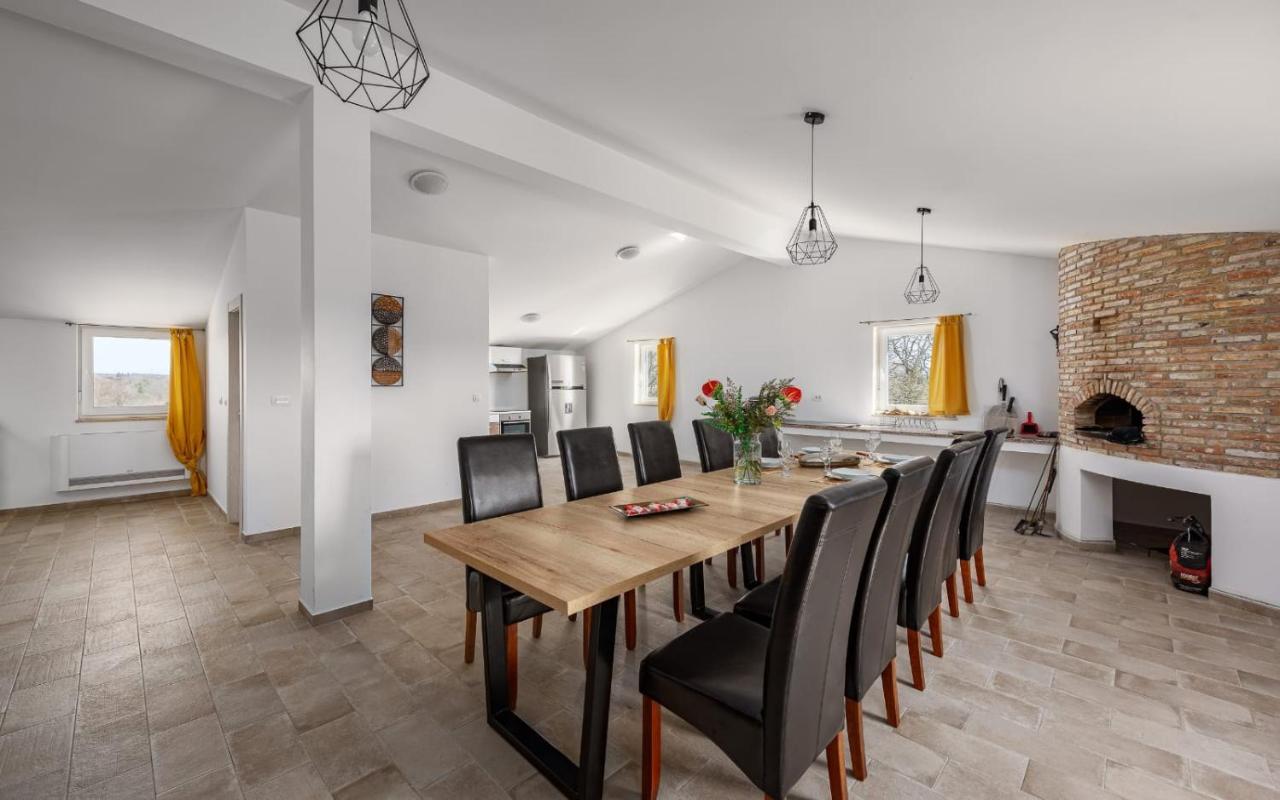 Apartments Valeria Divšići Bagian luar foto