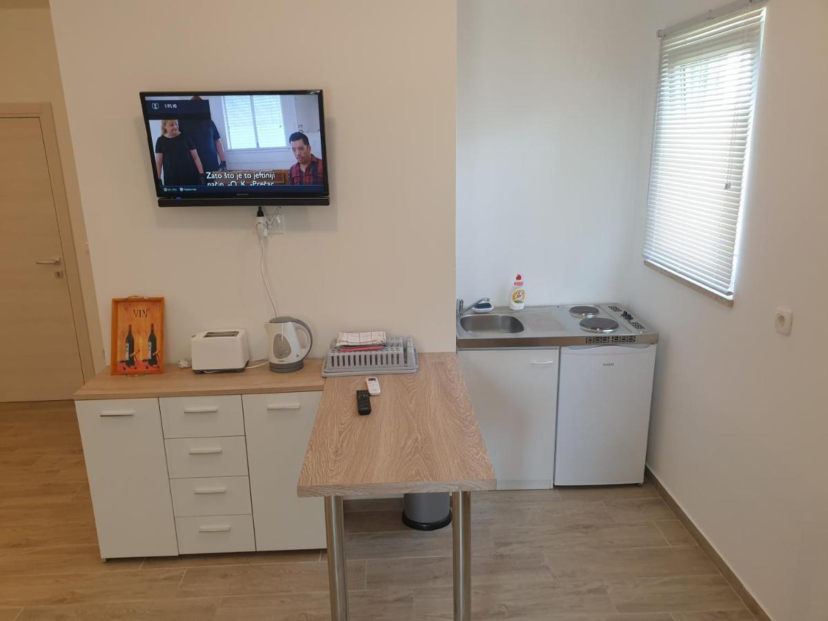 Apartments Valeria Divšići Bagian luar foto