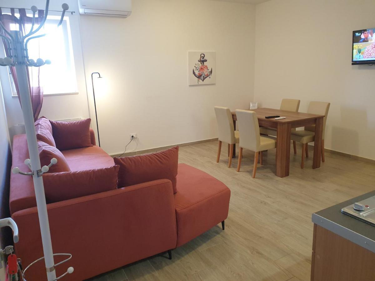 Apartments Valeria Divšići Bagian luar foto