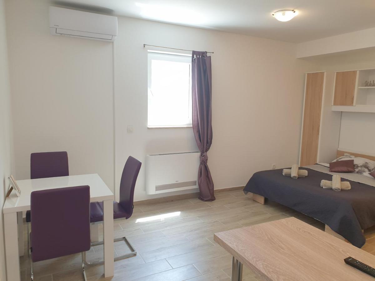 Apartments Valeria Divšići Bagian luar foto