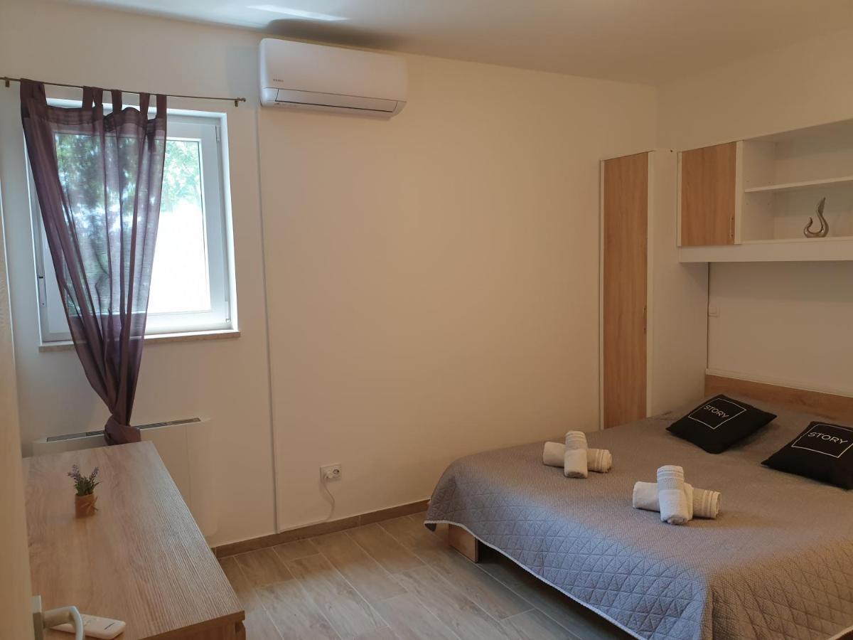 Apartments Valeria Divšići Bagian luar foto