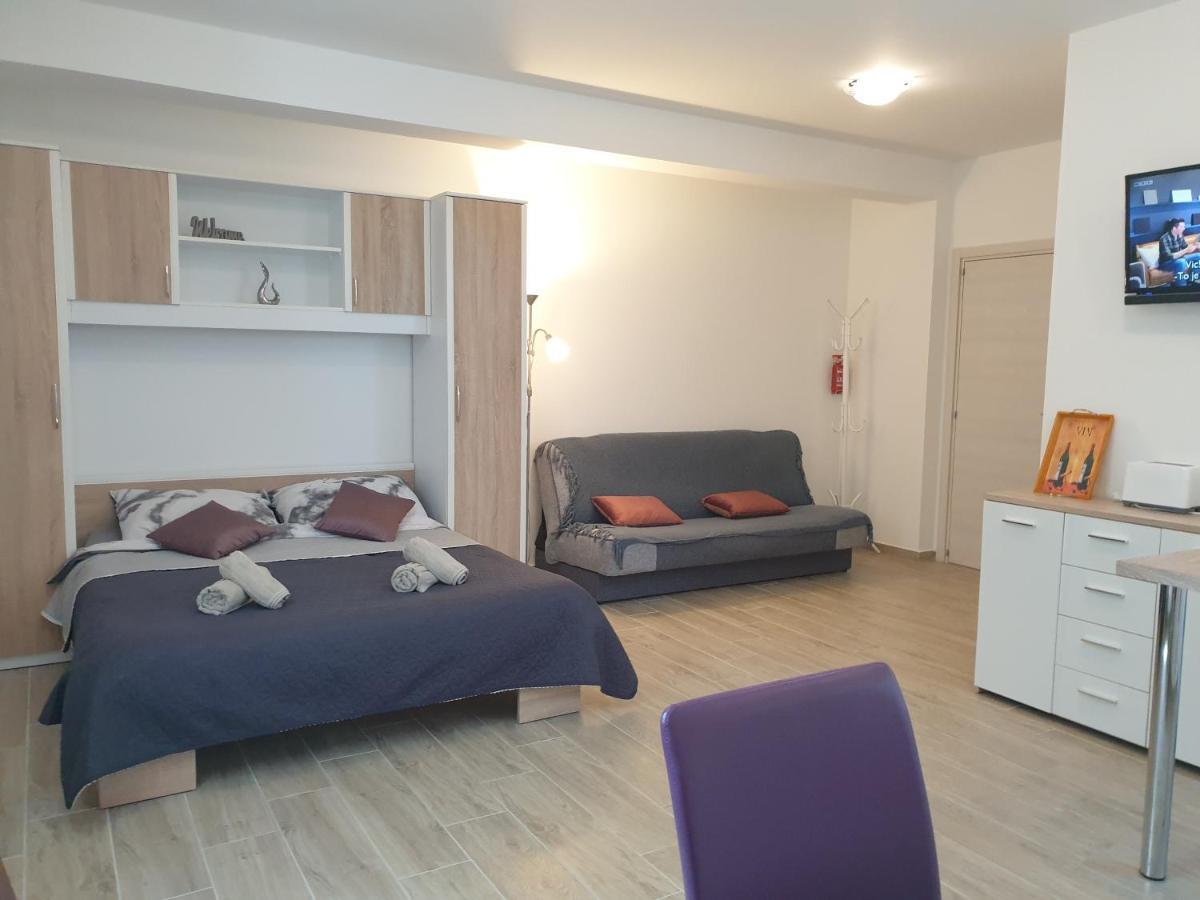 Apartments Valeria Divšići Bagian luar foto