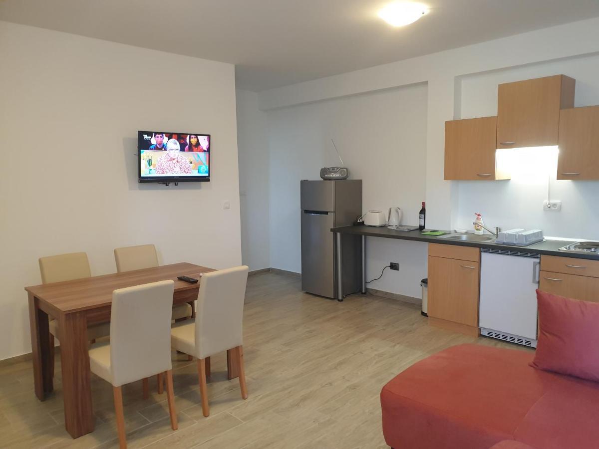 Apartments Valeria Divšići Bagian luar foto
