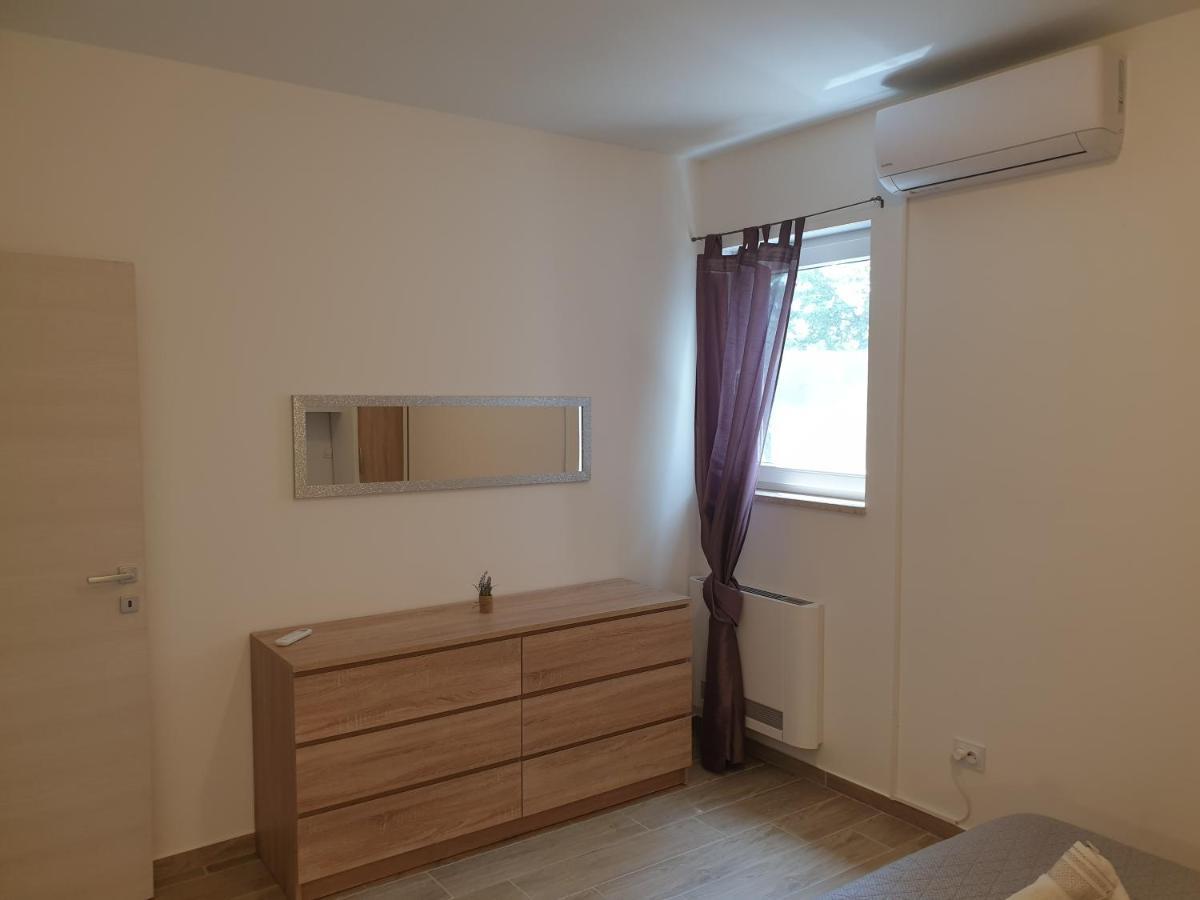 Apartments Valeria Divšići Bagian luar foto